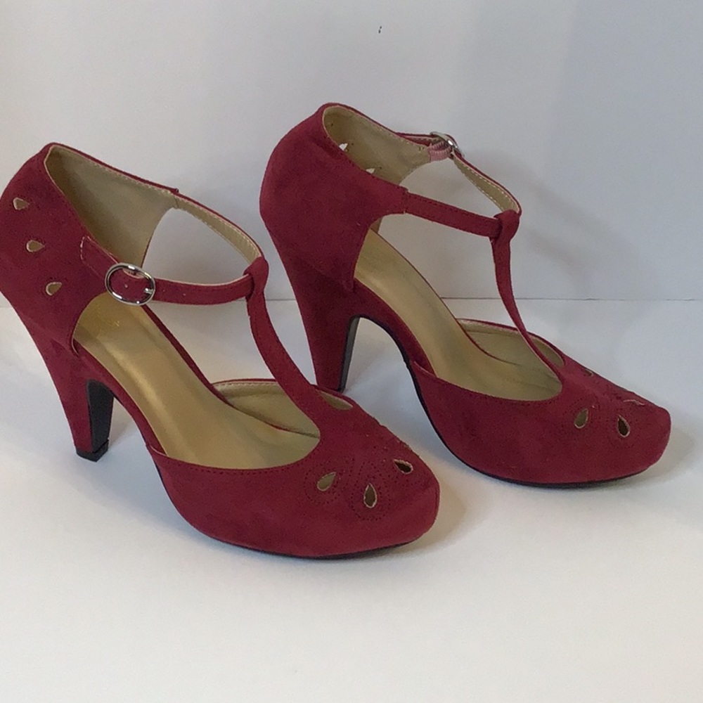 GRAHAM STREET SHOES Co. BURGUNDY RED T. STRAP SUEDE HEELS SZ 8